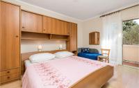 Posteľ alebo postele v izbe v ubytovaní Awesome Apartment In Supetarska Draga
