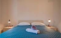 Łóżko lub łóżka w pokoju w obiekcie One-Bedroom Apartment In Stari Grad