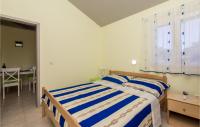 Postel nebo postele na pokoji v ubytování Stunning Apartment In Kosljun With Wifi