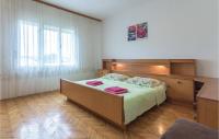 Postel nebo postele na pokoji v ubytování Two-Bedroom Apartment In Fazana
