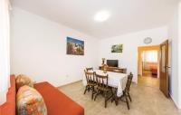Televízia a/alebo spoločenská miestnosť v ubytovaní Holiday Home Sabunike
