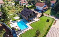 Bazén v ubytování Three-Bedroom Holiday Home In Slunj nebo v jeho okolí