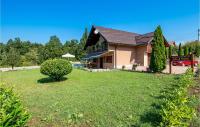 Zahrada ubytování Three-Bedroom Holiday Home In Slunj