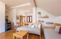 Posezení v ubytování Three-Bedroom Holiday Home In Slunj