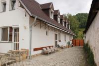 The building in which a vendégházakat is located
