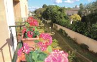 A garden outside Cozy Apartment In Jerez De La Frontera