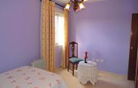 A bed or beds in a room at Cozy Apartment In Jerez De La Frontera