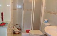 A bathroom at Cozy Apartment In Jerez De La Frontera