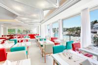 En restaurant eller et andet spisested på Grupotel Ibiza Beach Resort - Adults Only