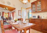 Kuchyň nebo kuchyňský kout v ubytování Villa Cas Frares by Slow Villas
