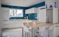 Una cocina o zona de cocina en 3 Bedroom Beautiful Home In Matignon