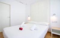 A bed or beds in a room at 3 Bedroom Cozy Apartment In Denia
