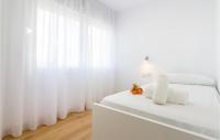 A bed or beds in a room at 3 Bedroom Cozy Apartment In Denia