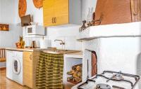 Kuchyňa alebo kuchynka v ubytovaní Cozy Home In Malaga With Wifi