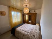Ein Bett oder Betten in einem Zimmer der Unterkunft Un petit coin de bonheurs Maison enti&egrave;re class&eacute;e 3 &eacute;toiles