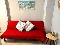 A seating area at DriftWood Center Apartment