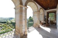 a building with a balcony with a view at Parador Casa Da Insua in Penalva do Castelo