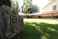 a stone statue in front of a building at Parador Casa Da Insua in Penalva do Castelo