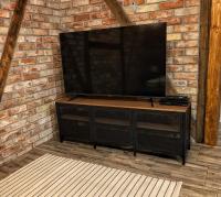 A television and/or entertainment centre at Mátrai Vadászház 3-Vintage Cottage