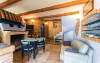 Posedenie v ubytovaní Two-Bedroom Holiday Home In Krnica