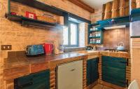 Kuchyňa alebo kuchynka v ubytovaní Two-Bedroom Holiday Home In Krnica