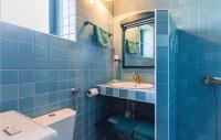 Kúpeľňa v ubytovaní Two-Bedroom Holiday Home In Krnica