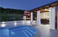 Bazén v ubytovaní Holiday Home Bajagic 90 With Outdoor Swimmingpool alebo v jeho blízkosti