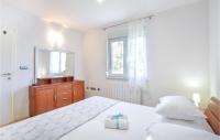 Posteľ alebo postele v izbe v ubytovaní Holiday Home Bajagic 90 With Outdoor Swimmingpool