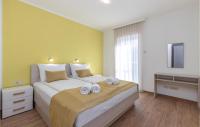 Posteľ alebo postele v izbe v ubytovaní Nice Apartment In Kostrena With Jacuzzi