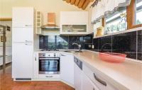 Kuchyňa alebo kuchynka v ubytovaní 3 Bedroom Nice Home In Moravice