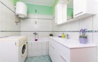 Plán poschodí v ubytovaní Three-Bedroom Holiday Home Poljica With Sea View 07