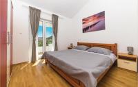 Posteľ alebo postele v izbe v ubytovaní Three-Bedroom Holiday Home Poljica With Sea View 07
