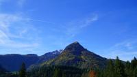 A general mountain view or a mountain view taken from Az apartmant