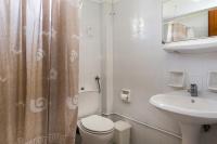 A bathroom at Julias Apartments
