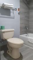 Ein Badezimmer in der Unterkunft South Padre Island Inn