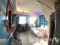 a bedroom with a bed and a tv in a room at Hi Young Castle in Hengchun South Gate