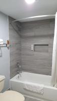 Ein Badezimmer in der Unterkunft South Padre Island Inn