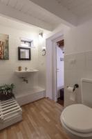 A bathroom at Salomone Apartments II by Wonderful Italy