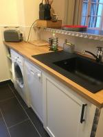a kitchen with a sink and a washing machine at Vieux Tours, Charmant T2 40m2, 4 pers, lumineux in Tours