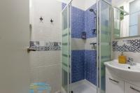 A bathroom at Social - kitchen home - apartment Madrid