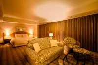 Lake Toya Hotel Guide 2026: 16 Toyako Onsen Hotels, Lake-View Rooms, Sky Open-Air Baths and Fireworks from Your Room