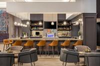 Hyatt Centric Downtown Minneapolisにあるラウンジまたはバー