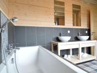 Kupaonica u objektu Sumptuous Chalet in Septon with Sauna bubblebath