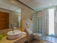 A bathroom at Belvilla by OYO Sammy