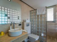 A bathroom at Belvilla by OYO Sammy