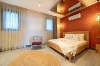 Postel nebo postele na pokoji v ubytování Reddoors Suites Sea View