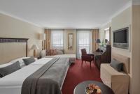 Posteľ alebo postele v izbe v ubytovaní Lebenberg Schlosshotel-Kitzbühel