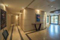 TV a/nebo společenská místnost v ubytování HiGuests - Stylish Apartment in JBR Steps From the Beach