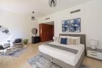 Posezení v ubytování HiGuests - Stylish Apartment in JBR Steps From the Beach