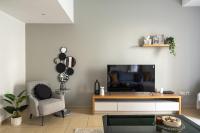 TV a/nebo společenská místnost v ubytování HiGuests - Stylish Apartment in JBR Steps From the Beach